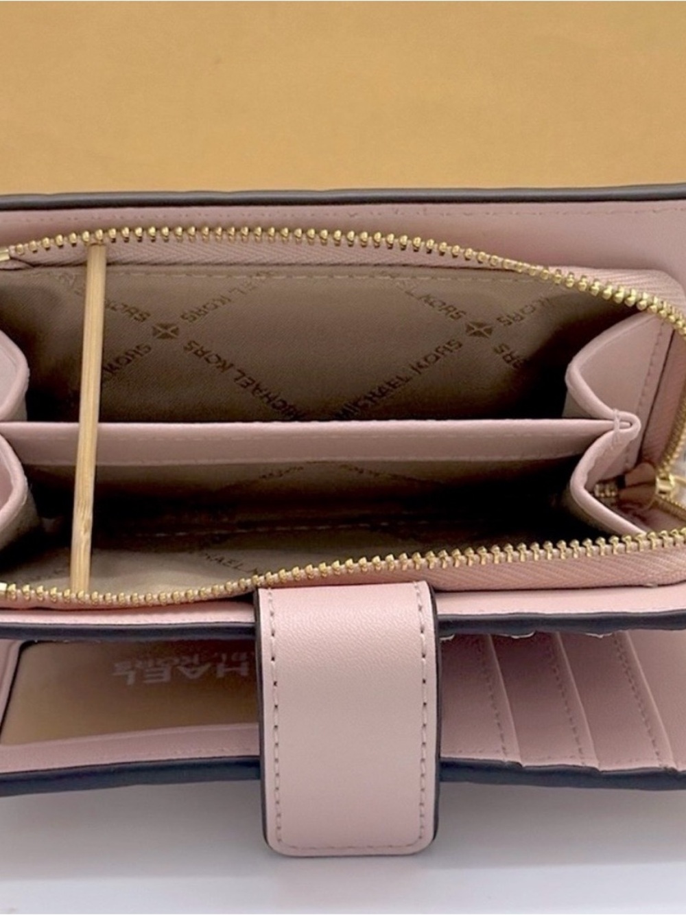 Michael Kors Blush and White Floral Leather Wallet with Gold Logo - Picture 5 of 9